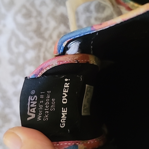 STUNNING NINTENDO MARIO BROTHERS AUTHENTIC VANS - Picture 5 of 11